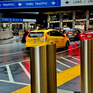 A city street filled with lots of traffic